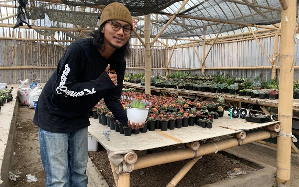 Foto Faldi, pemilik toko tanaman hias Happy Pilshop. (Foto: Dok. Pribadi)