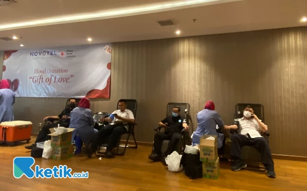 Foto Donor darah di Hari Valentine di Novotel Samator. (Foto: Shinta/Ketik.co.id)