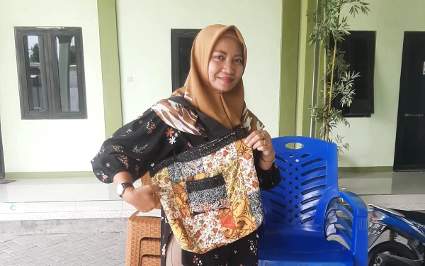 Foto Hasil dari pelatihan yang diberikan oleh UC Surabaya terhadap ibu-ibu di Desa Munggugianti. (Foto: Humas UC)