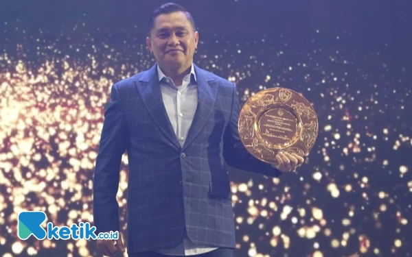 Foto Fadil Imran bangga Mario Aji berhasil meraih IMI Awards. (Foto: Kiagus Firdaus/Ketik.co.id)