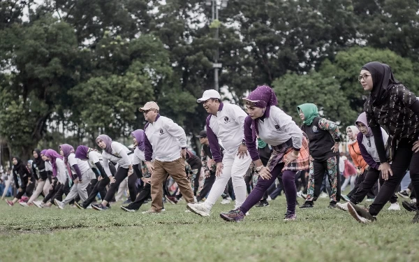 Foto Potret Bupati Hendi sedang mengikuti senam bersama (Foto: Humas Pemkab Jember)