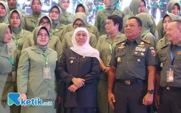 Foto Gubernur Khofifah bersama sejumlah jajaran Kodam V/Brawijaya. ( Foto: Husni Habib/Ketik.co.id)