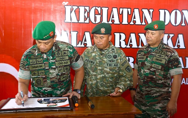 Foto Kunjungan Danpusterad Letjen TNI Teguh Muji Angkasa ke Yonkes 2 Kostrad.