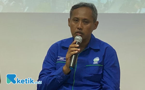 Foto Fungsional Madya Pusat Seismologi Teknik Geofisika Potensial dan Tanda Waktu Badan Meteorologi, Klimatologi, dan Geofisika (BMKG), Ariska Rudianto. (Foto: Shinta/Ketik.co.id)