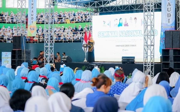 Foto Khofifah menyampaikan isu tantangan penanganan stunting yang masih menjadi pekerjaan rumah Pemprov Jatim.(Foto:Humas Pemprov Jatim)