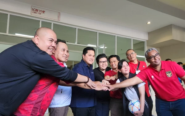 Foto Erick Thohir dan rombongan PSSI di Stadion Manahan Solo. (Foto: Dok. PSSI)