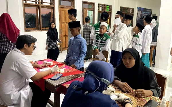 Foto Medical chek-up yang dilakukan di Ponpes Nurul Amanah. (Foto: Dok. YBSI)