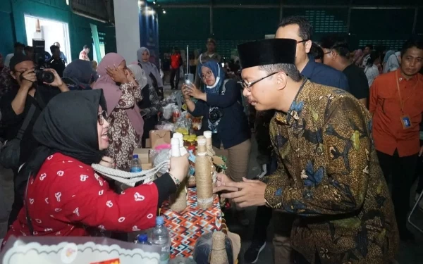 Foto Bupati Sidoarjo meninjau secara langsung PKU. (Foto: Instagram @pemkabsidoarjo)