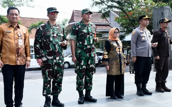 Foto Jajaran Forkopimda Kabupaten Jombang dalam Apel Gelar Pasukan (14/3). (Foto: Prokopim Kab. Jombang)