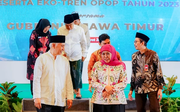 Foto Gubernur Khofifah saat menghadiri acara Eko-Tren One Pesantren One Product (OPOP) Tahun  2023 di Harris Hotel and Conventions, Kota Malang. ( Foto:Humas Pemprov Jatim)