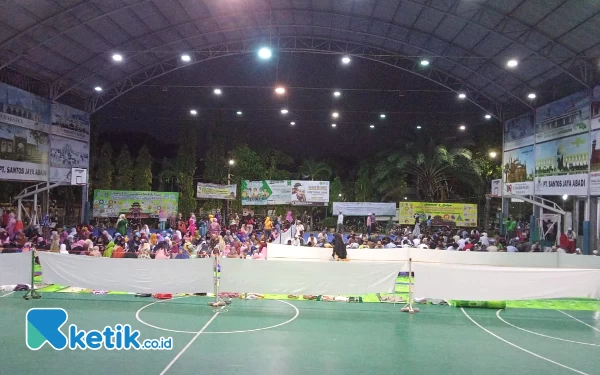 Foto Suasana persiapan salat Tarawih di halaman masjid Cheng Ho jl Gading 2 Surabaya. (Foto: Hariyono Ong for Ketik.co.id)