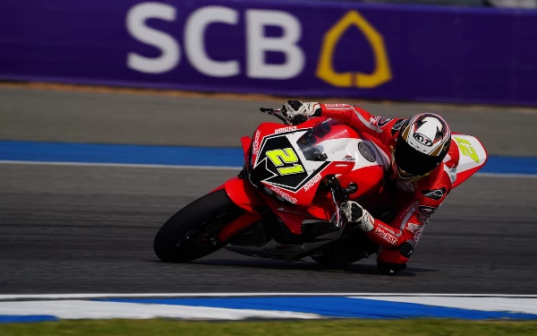 Foto Pembalap AHRT asal Magetan M. Adenanta Putra menjalani debut di ARRC tahun ini. (Foto: AHM)