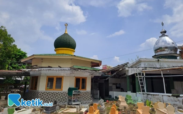 Foto Suasana lingkungan pesarean Mbah Shiddiq di Jember. (Fenna Nuru/Ketik.co.id)