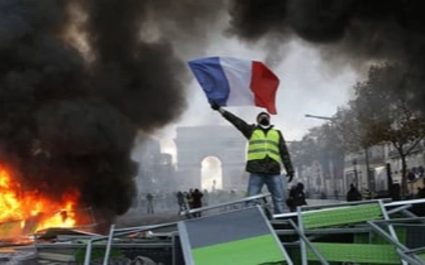 Thumbnail Berita - Bentrokan Pecah Lagi, Prancis Makin Ngeri! 