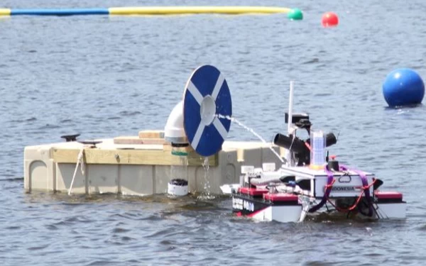 Foto Kapal Nala Proteus dari Tim Barunastra ITS saat menjalani misi-misi yang diberikan pada International Roboboat Competition (IRC) 2023 di Florida, Amerika Serikat. (Foto: Humas ITS)