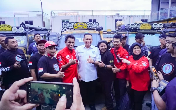 Foto Ketua Umum IMI Bambang Soesatyo bersama peserta Rescue Otomotif Indonesia (ROI). (Foto: Dok IMI Pusat)