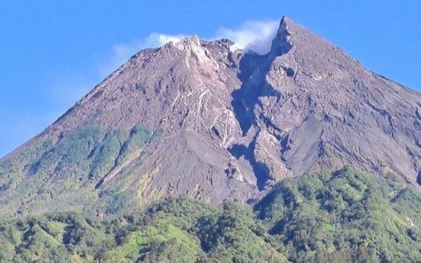 Thumbnail Berita - Berstatus Siaga, Gunung Merapi Kembali Luncurkan Awan Panas Guguran