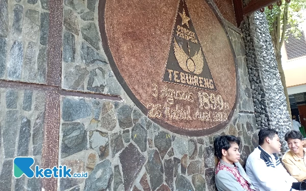 Foto Lambang Pesantren Tebuireng. (Foto: Rifat/Ketik.co.id)