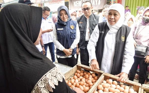 Kunjungi Mojokerto, Khofifah Pastikan Stok Bahan Pokok Aman