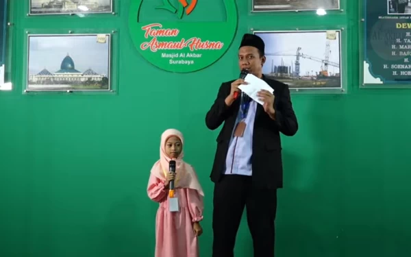 Foto Lomba Da'i cilik yang digelar di Taman Asmaul Husna Masjid Al-Akbar Surabaya. (Foto: Tangkapan Layar Youtube Masjid Al-Akbar TV)