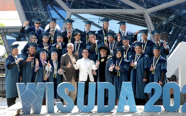 Foto Gubernur Jabar Ridwan Kamil menghadiri acara Wisuda Mahasiswa FTMD ITB, Kota Bandung, Sabtu (8/4/2023).(Foto: Adpim Jabar)