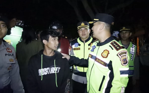 Foto Patroli Polresta Bandung dan Kodim 0624/Kab Bandung, Sabtu (8/4/23) malam. (Foto: Humas Polresta)