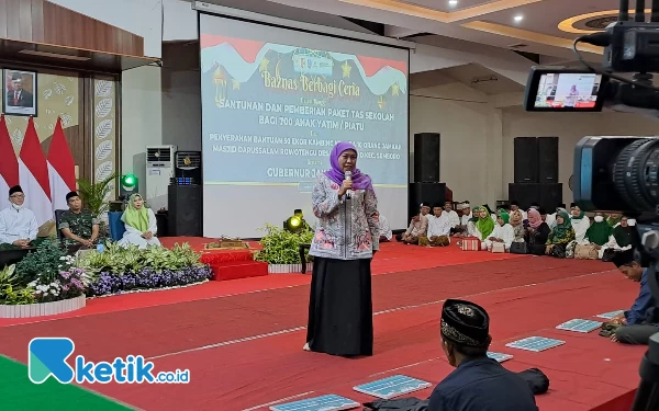 Foto Gubernur Khofifah sambut ratusan anak yatim serta bershalawat bersama (Foto: Fenna/Ketik.co.id)