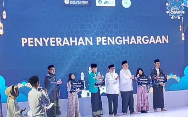 Foto Ponpes Sa'adatuddaroin Bandung menutup rangkaian event Rabbani Festival , di Aula Ponpes Sa'adatuddaroin, Kab Bandung, Minggu (9/4/23).(Foto: Iwa/Ketik.co.id)