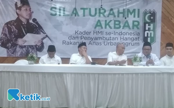 Foto Anas Urbaningrum saat bukber di RM Makan Ponyo, Jalan Raya Cinunuk, Kec. Cileunyi, Kab. Bandung, Selasa (11/3/23) malam.(Foto: Iwa/Ketik.co.id)