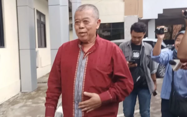 Kusnadi Cokot Sekdaprov Jatim saat Ditanya Tanggung Jawab Dana Hibah