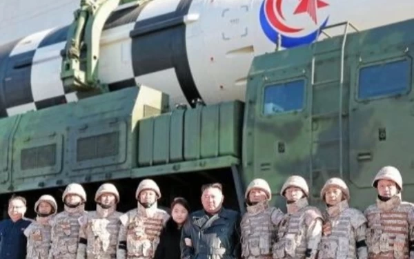 Thumbnail Berita - Kim Jong Un Uji Rudal Antarbenua Baru