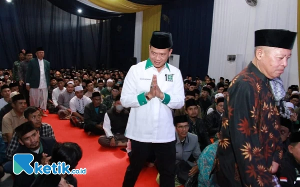 Foto Ketua DPC PKB Kab Bandung Dadang Supriatna bersama Ketua PCNU Kab Bandung KH Asep Jamaludin, saat Reses Silaturahmi Akhir Ramadan bersama PCNU Kab Bandung di Aula Ponpes Sa'adatuddaroin Kec Solokanjeruk, Kab Bandung, Kamis (20/4/2023). (Foto: Iwa/Ketik.co.id)