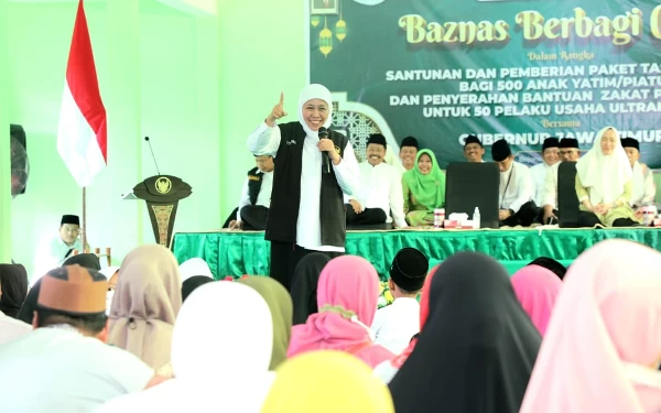 Foto Gubernur Khofifah sapa para anak yatim di Ponpes At Tanwir Bojonegoro, Kamis (20/4/2023).(Foto; Humas Pemprov Jatim)