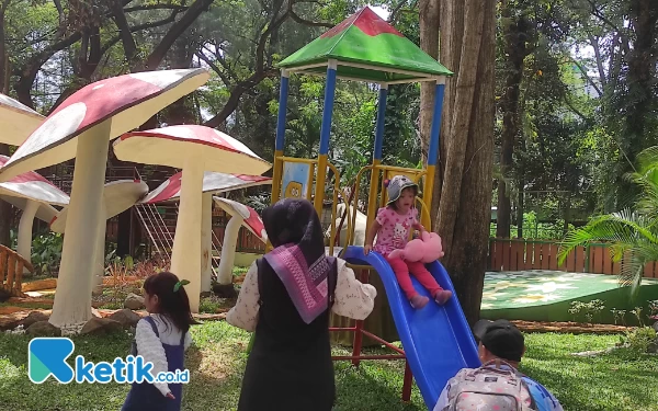 Foto Salah satu permainan yang ada di mushroom house and playland yang ada di KBS, Selasa (25/4/2023). (Foto : M Khaesar/Ketik.co.id)