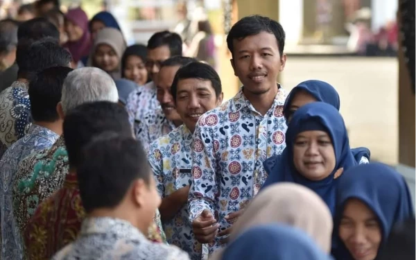 Foto Tampak ratusan pegawai lingkup Pemkab Pacitan semangat ikuti halal bi halal di Pendapa Pacitan (Foto: Prokopim)