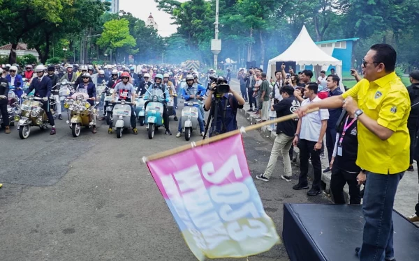 Foto Mods Jakarta May Day 2023  diikuti sekitar 2 ribu pecinta Vespa dari berbagai komunitas di Jabodetabek, Surabaya, dan berbagai kota lainnya.. (Foto: Dokumentasi Bamsoet)