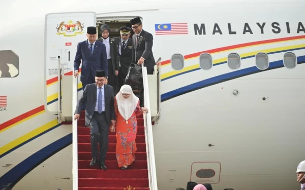 Foto PM Malaysia Anwar Ibrahim tiba di Labuan Bajo, Selasa (9/5/2023). (Foto: asean2023.id)