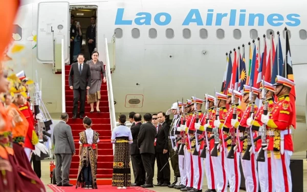 Foto PM Laos Sonexay Siphandone tiba di Labuan Bajo, Selasa (9/5/2023). (Foto: asean2023.id)