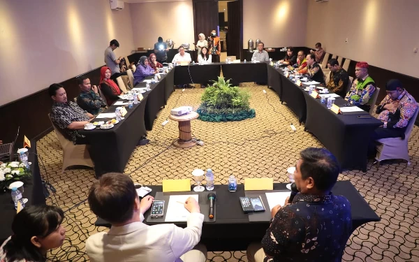 Foto FGD di Bumi Surabaya City Resort, Senin, (8/5/2023) malam antara Pemkot Madiun, Bupati Sumenep dan Kepala Dinas Pendidikan se-Jatim/ Humas Pemkot Madiun