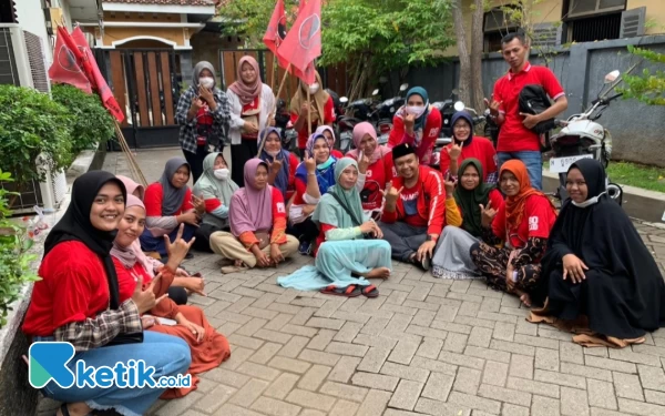 Plt Bupati Probolinggo Naik Becak Daftarkan 50 Bacaleg PDIP