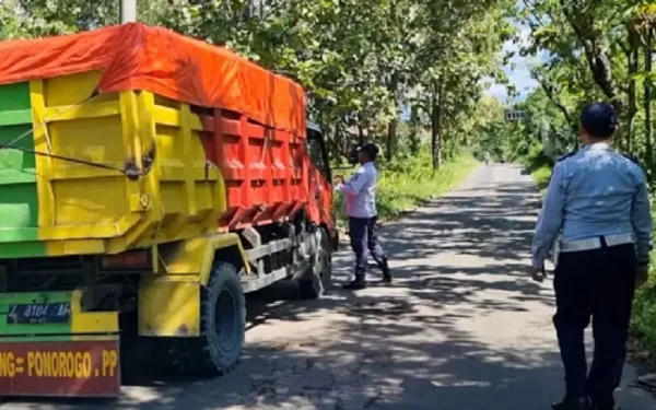 Razia Truk Odol di Magetan, Sopir Pilih Tinggalkan Kendaraan