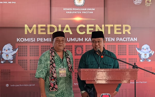 Foto Parpol PBB saat konferensi pers usai menyerahkan dokumen ke KPU Pacitan (Foto: Al Ahmadi/Ketik.co.id)