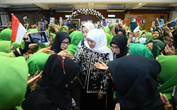 Foto Khofifah menyapa para warga NU di Hongkong. (Foto: Humas Pemprov Jatim)