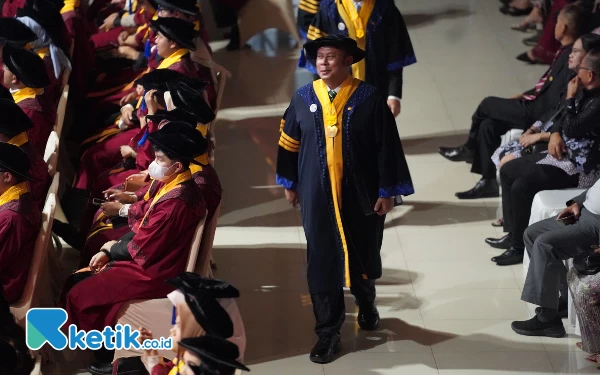 Foto Ketua Fraksi PKB DPR RI Dr H Cucun Ahmad Syamsurijal, M.A.P, saat diwisuda di Kampus Unpad Kota Bandung, Senin (15/5/23). (Foto: Iwa/Ketik.co.id)