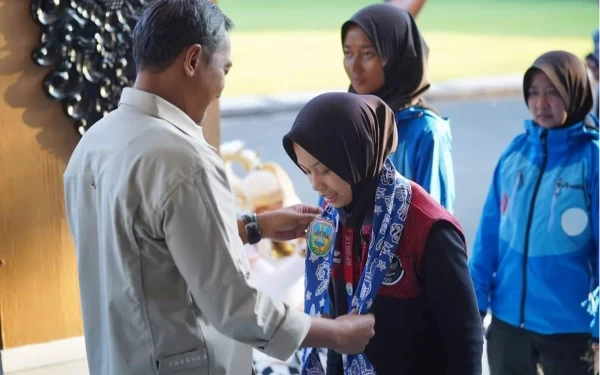 Foto Bupati Pacitan Indrata Nur Bayuaji saat menyambut luluk dan atlet lainnya di Pendapa Pacitan (Foto: Prokopim Pacitan)