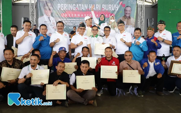 Foto Bupati Bandung Dadang Supriatna saat Puncak Peringatan May Day di Dome Bale Rame Soreang, Minggu (21/5/23). (Foto: Prokopim)