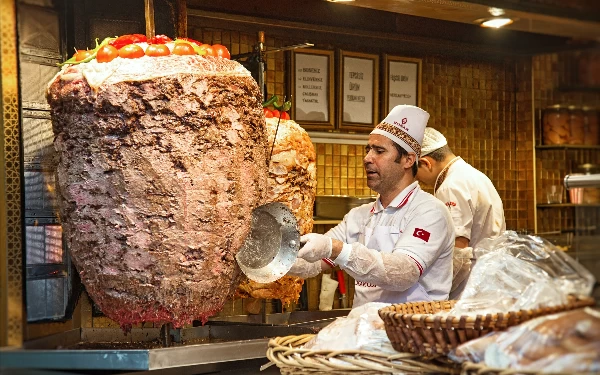 Foto Doner kebab paling banyak dijumpai di Indonesia. (Foto: Daily Sabah via shutterstock)