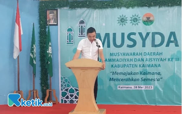 Foto Bupbati Freddy Thie saat memberikan sambutan di Musda Muhammadiyah di Kaimana (foto: Humas Pemkab Kaimana)