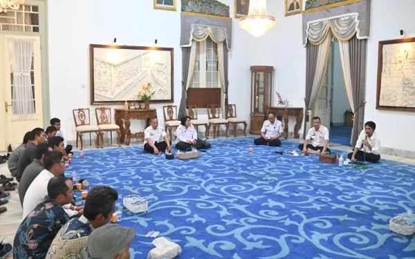 Foto Sejumlah Petani saat Menemui Bupati Madiun di Pendopo Muda Graha dan Menyampaikan Keluhannya Trekait Anjolnya Harga Porang. (Foto: Diskominfo Madiun)