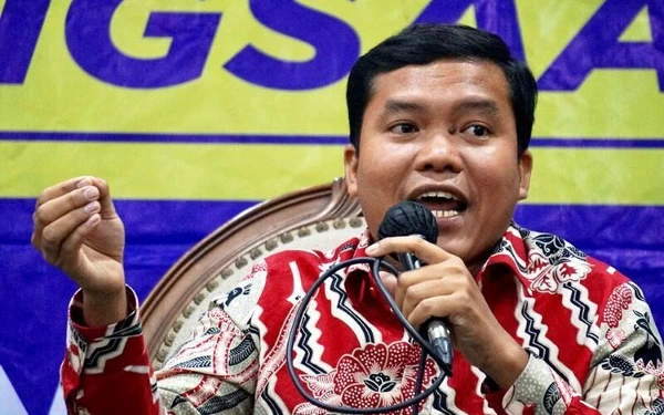 Thumbnail Berita - Jokowi 'Manfaatkan' Prabowo! Pangi Prediksi Koalisi Besar PDIP-Gerindra 
